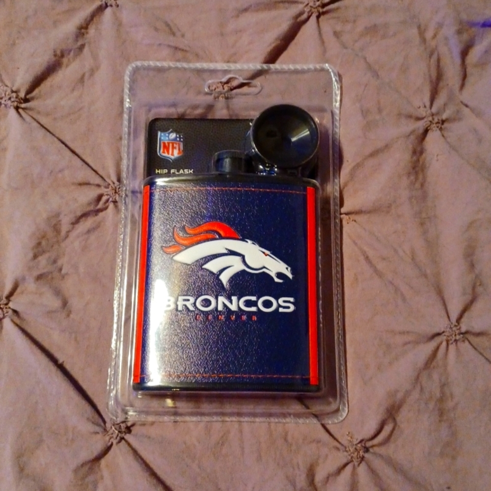 Hip flask Broncos